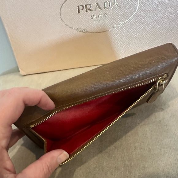 Prada Wallet - Picture 4 of 14